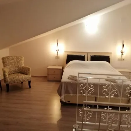 Ercan - No 2 Sleeps Up To 4 2 Adults 2 Children *